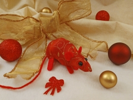 Red with Gold Vines Mouse/Rat Ornament