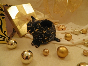 Black with Gold Vines Guinea Pig Ornament