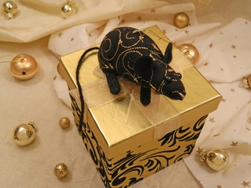 Black with Gold Vines Mouse/Rat Ornament