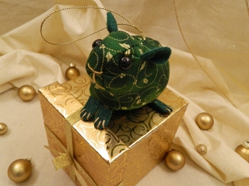 Green with Gold Vines Guinea Pig Ornament