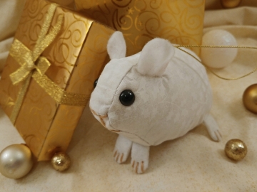 Clone of White Holly Guinea Pig Ornament (Gold)